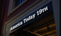 Lichtwerbung LED Vollacrylbuchstaben - America Today 19th