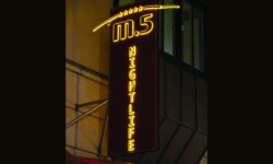Lichtwerbung Profilbuchstaben - M5 Nightlife