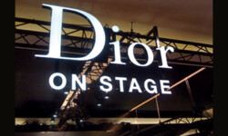 Lichtwerbung LED Vollacrylbuchstaben - Dior on Stage